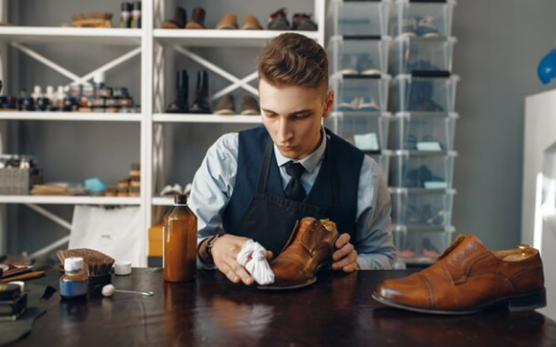 polishing the shoe