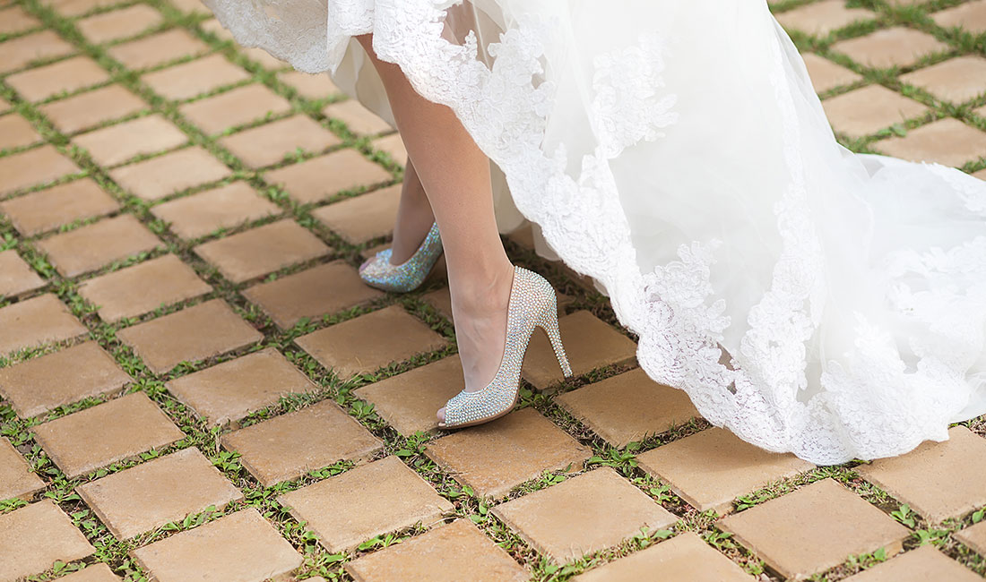 How to Pair Wedding Shoes with a Lace Dress: Style Rules - Joes Footwear How to Pair Wedding Shoes with a Lace Dress: Style Rules - Joes Footwear