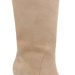 Cream leahter knee boot - Angle View